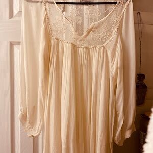 Ladies world market lace fully lined shirt size sm